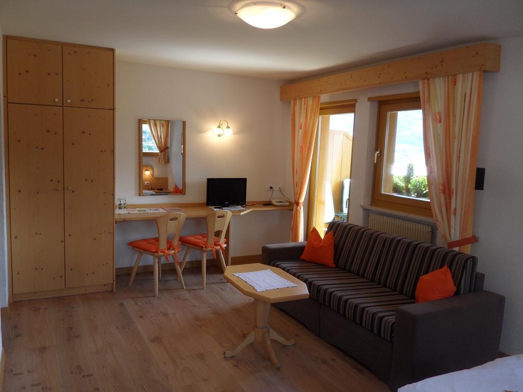 Hotel Fleuralp Cermes Δωμάτιο φωτογραφία