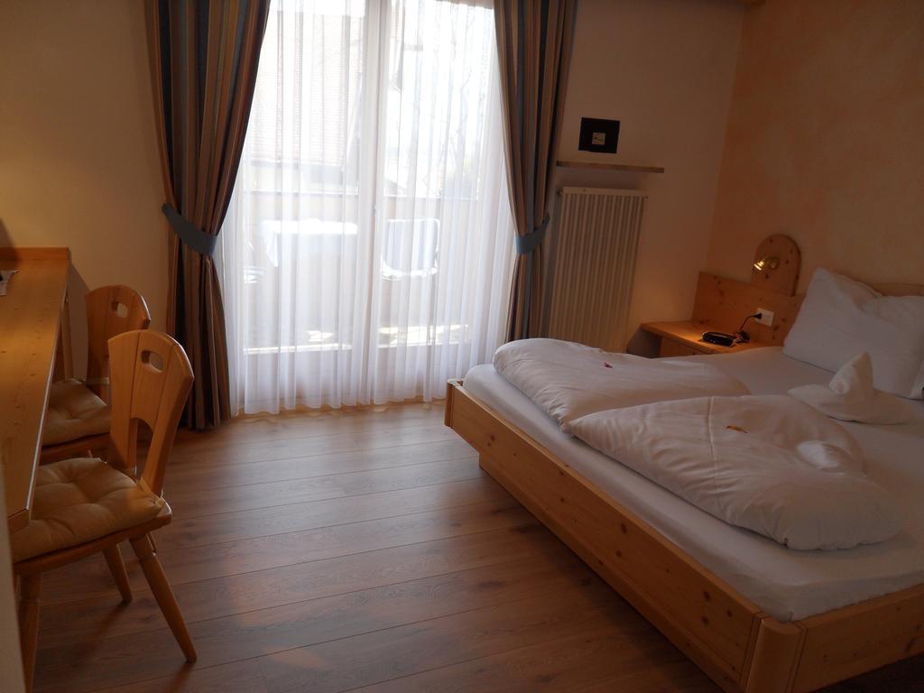 Hotel Fleuralp Cermes Δωμάτιο φωτογραφία