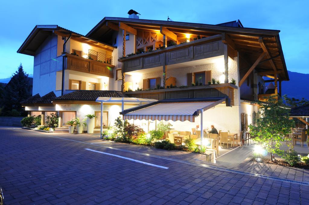 Hotel Fleuralp Cermes Εξωτερικό φωτογραφία