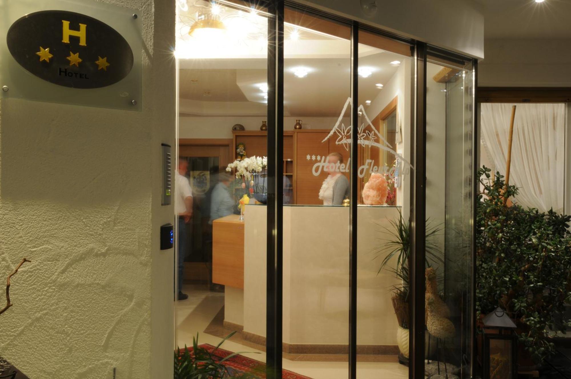 Hotel Fleuralp Cermes Εξωτερικό φωτογραφία