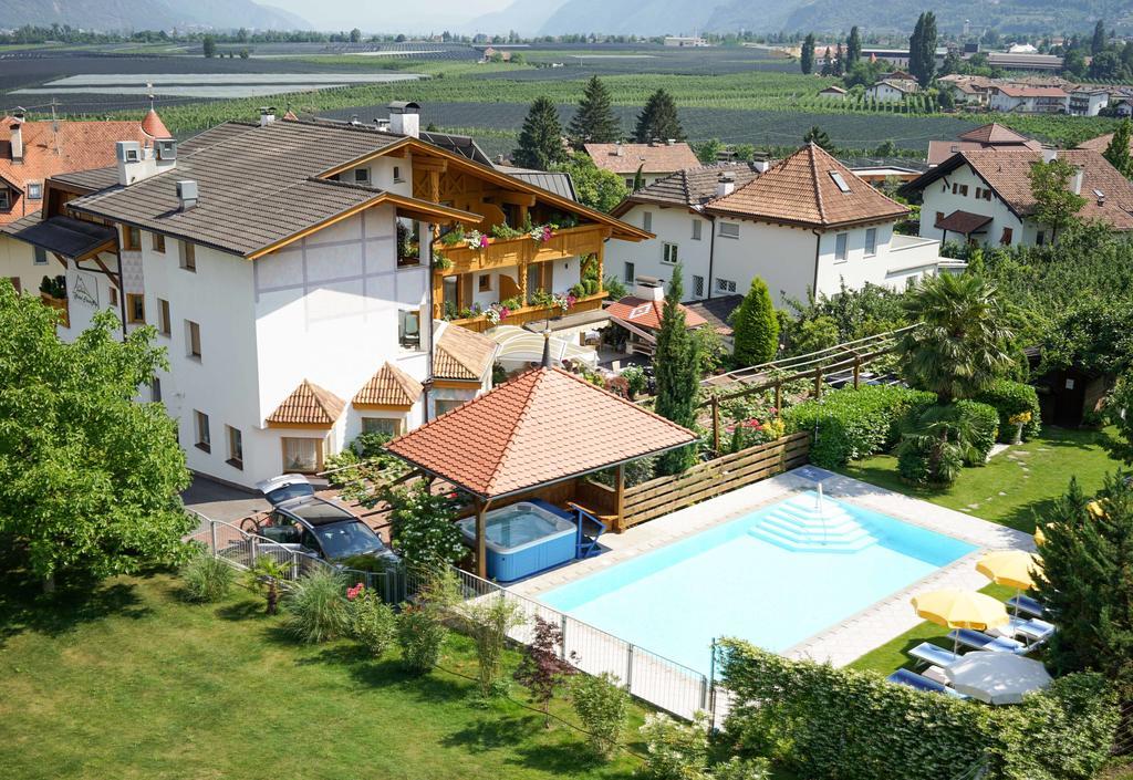 Hotel Fleuralp Cermes Εξωτερικό φωτογραφία
