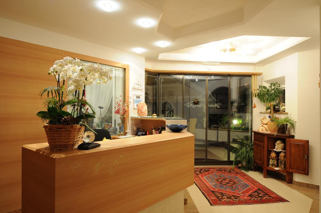 Hotel Fleuralp Cermes Εξωτερικό φωτογραφία